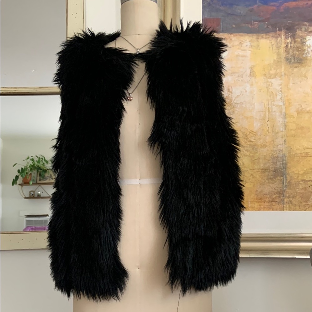 TOPSHOP Chic Black Faux Fur Vest
